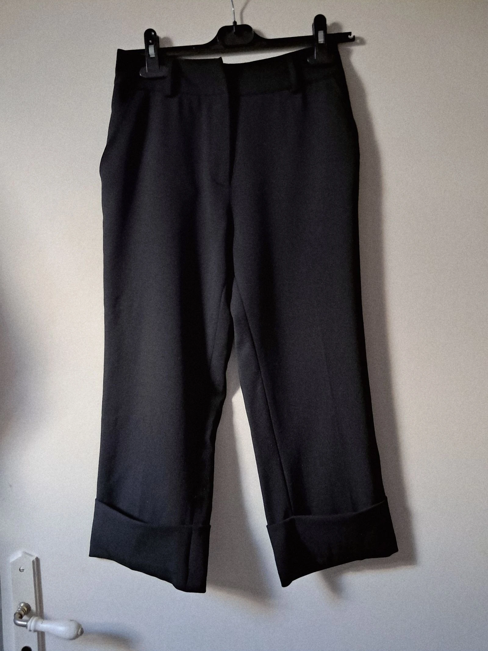 Pantacourt classique,jambes larges. Caroll.  Taille S